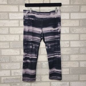 Under Armour All Season Heat Gear Cropped Leggings Size Medium